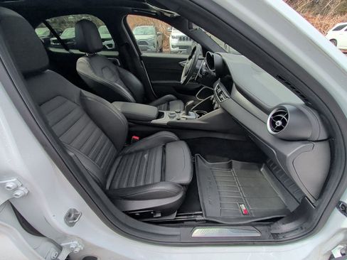 Used 2022 Alfa Romeo Giulia Veloce AWD/4WD image 15