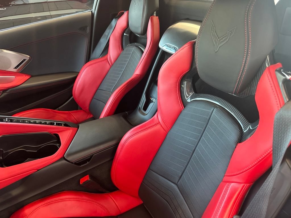 Used 2025 Chevrolet Corvette Z06 RWD image 17