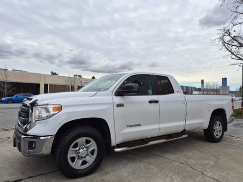 Used 2015 Toyota Tundra SR5 image 1