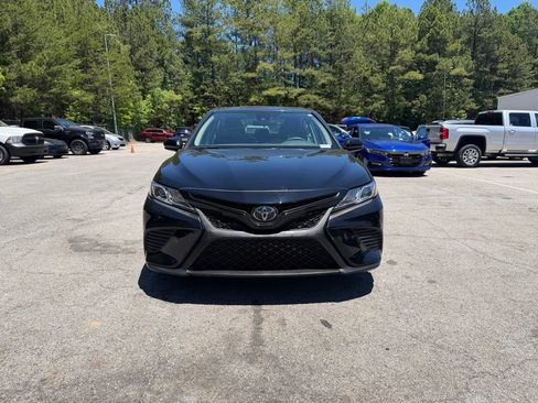Used 2019 Toyota Camry SE FWD image 2