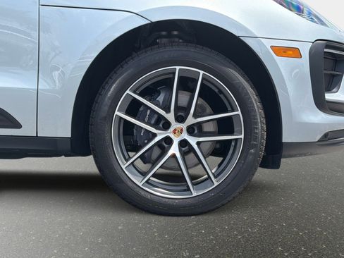 Used 2024 Porsche Macan AWD/4WD image 16
