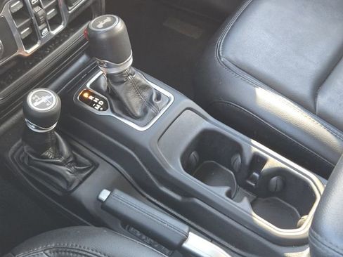 Used 2022 Jeep Wrangler Unlimited Sahara image 20