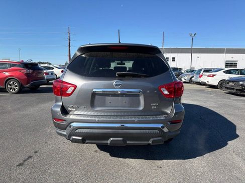 Used 2018 Nissan Pathfinder SL AWD/4WD image 4