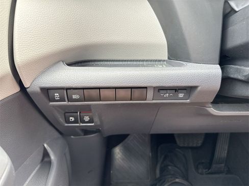 Used 2024 Toyota Sienna LE image 17
