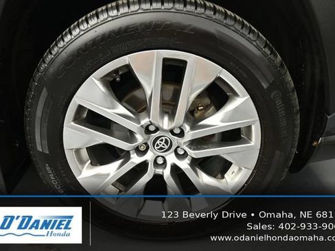 Used 2020 Toyota RAV4 XLE Premium AWD/4WD image 41