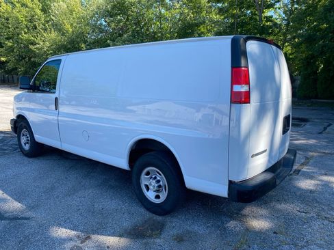 Used 2019 Chevrolet Express 2500 RWD image 3
