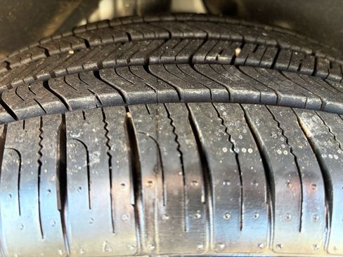 Used 2021 Chevrolet Bolt Premier w/ Infotainment Package image 29