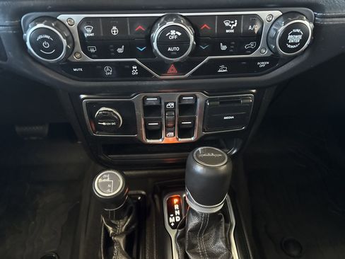 Used 2025 Jeep Gladiator Sport image 42