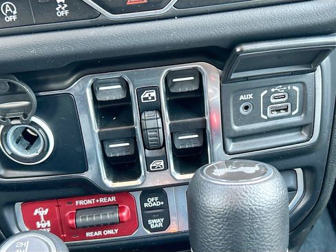 Used 2024 Jeep Wrangler Unlimited Rubicon AWD/4WD image 26