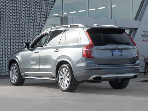 Used 2019 Volvo XC90 T6 Momentum image 5
