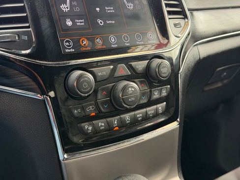 Used 2020 Jeep Grand Cherokee Limited AWD/4WD image 22