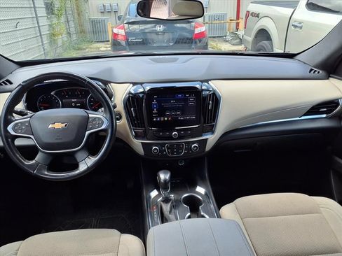 Used 2022 Chevrolet Traverse LT FWD image 11