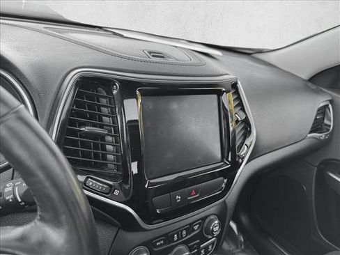 Used 2019 Jeep Cherokee Limited image 14