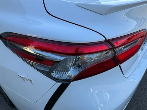 Used 2018 Toyota Camry SE image 30