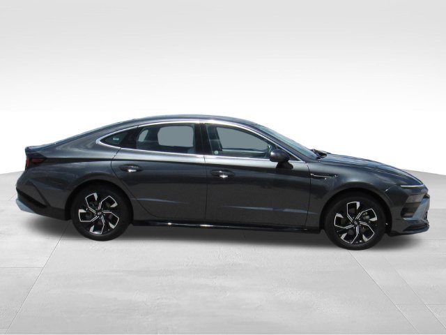 Used 2025 Hyundai Sonata SEL FWD image 3