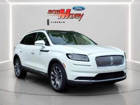 Used 2022 Lincoln Nautilus Reserve AWD/4WD image 3
