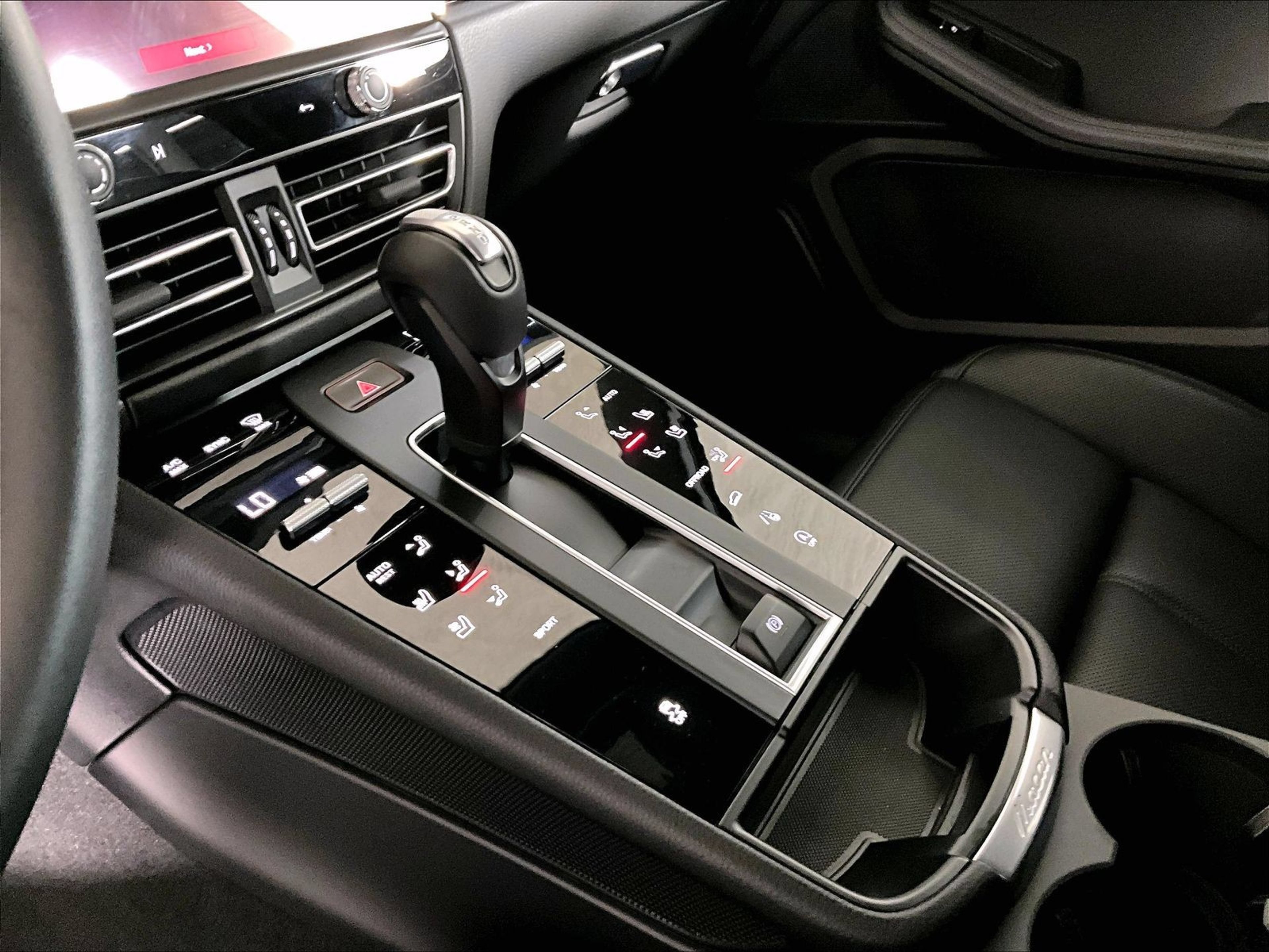 Used 2026 Porsche Macan AWD/4WD image 15