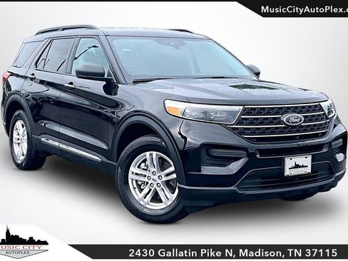Used 2023 Ford Explorer XLT AWD/4WD image 1