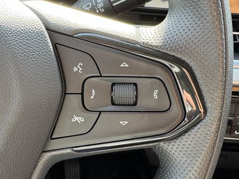 Used 2025 Chevrolet Trax LT image 16