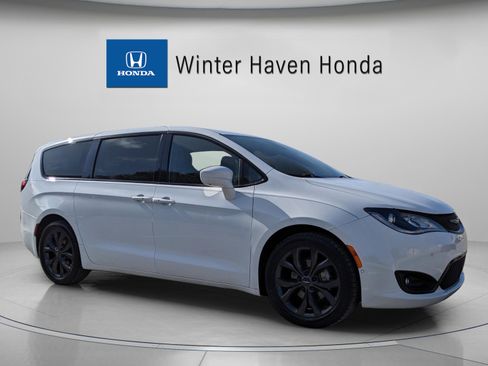 Used 2019 Chrysler Pacifica Touring Plus w/ Advanced Safetytec Group image 1