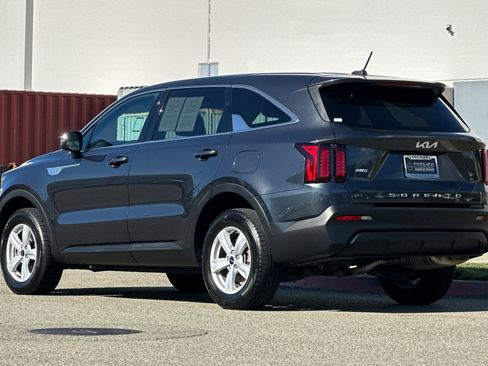 Used 2022 Kia Sorento LX image 6