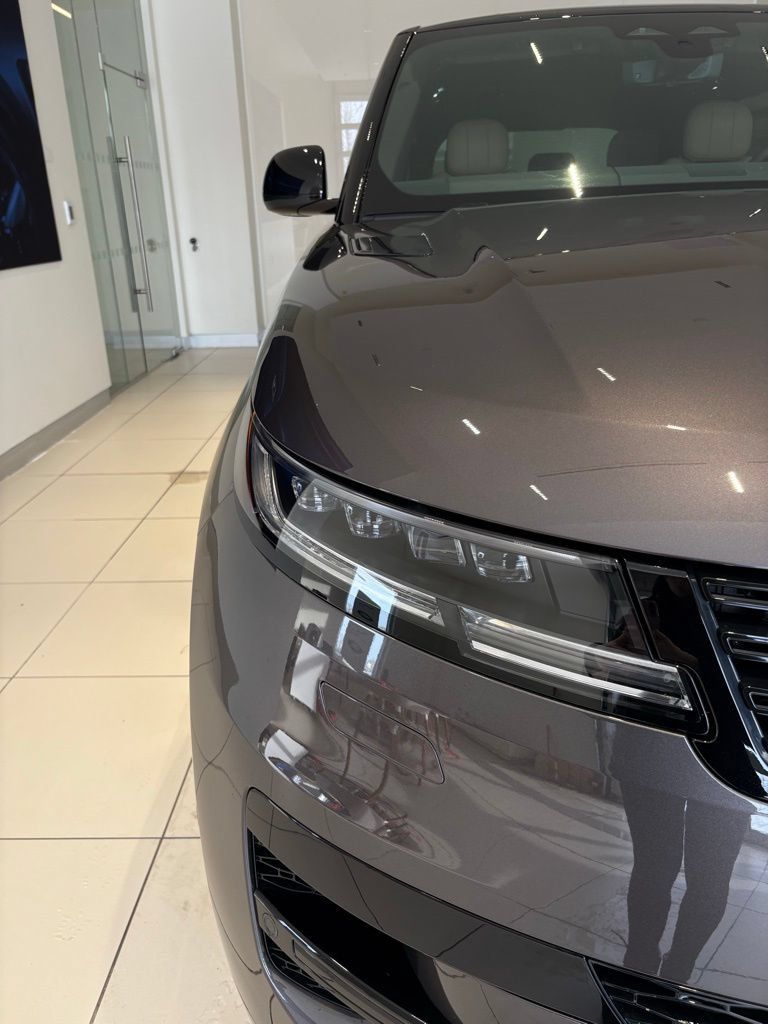 New 2025 Land Rover Range Rover Sport Dynamic SE AWD/4WD image 8