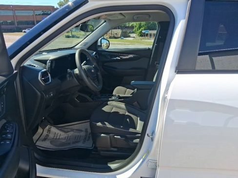 Used 2025 Chevrolet TrailBlazer LT AWD/4WD image 8
