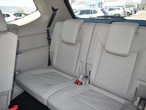 New 2025 Volkswagen Atlas SE image 9