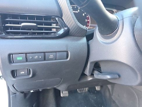 Used 2025 Nissan Sentra SR FWD image 13