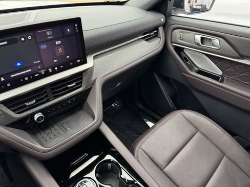 Certified 2025 Ford Explorer Platinum w/ Ultimate Package image 24