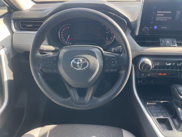 Used 2025 Toyota RAV4 XLE AWD/4WD image 10