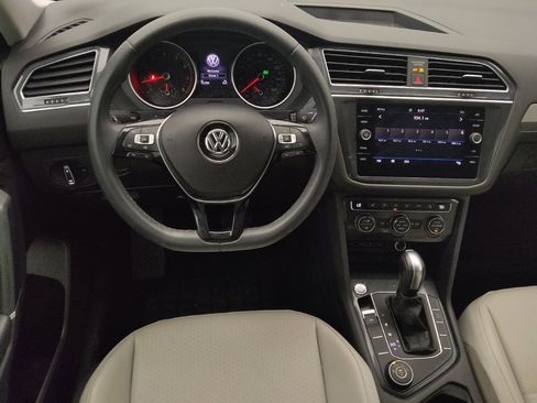 Used 2020 Volkswagen Tiguan SE w/ Panoramic Sunroof Package image 22