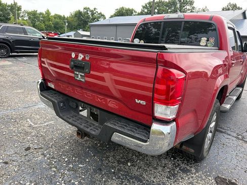 Used 2017 Toyota Tacoma SR5 w/ Tow Package RWD image 5