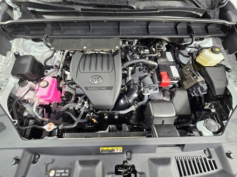 Used 2023 Toyota Highlander XLE image 14