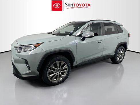 Used 2019 Toyota RAV4 XLE Premium w/ Cold Weather Package FWD image 9