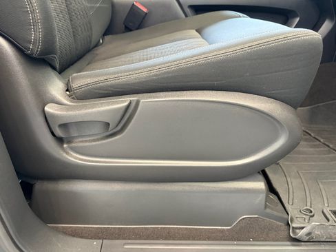 Used 2019 Nissan Titan SV w/ SV Convenience Package AWD/4WD image 31