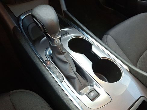 Used 2022 Chevrolet Malibu LT FWD image 12