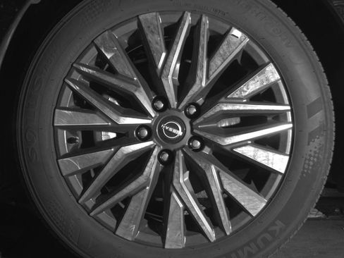 Used 2025 Nissan Altima 2.5 SV image 12