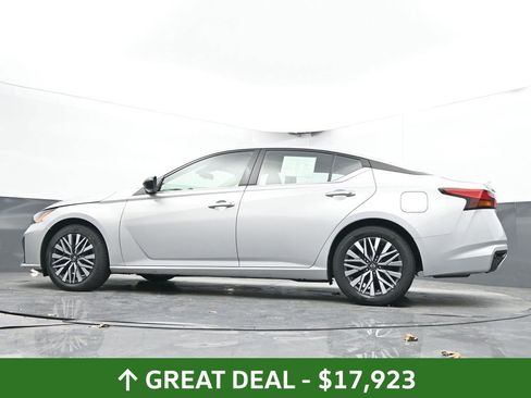 Used 2024 Nissan Altima 2.5 SV FWD image 42
