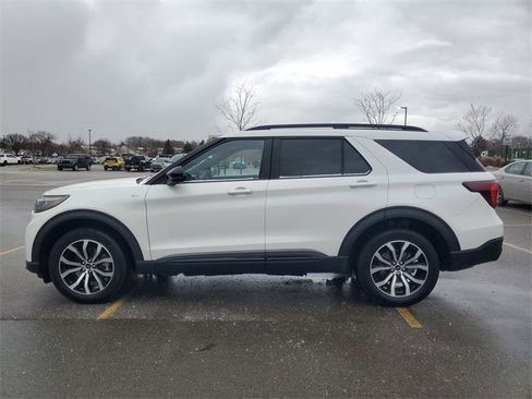 Used 2025 Ford Explorer ST-Line image 4