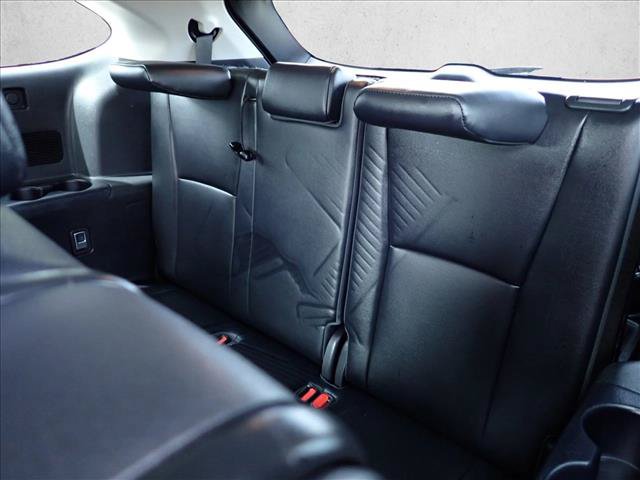 Used 2022 Toyota Highlander XLE AWD/4WD image 11