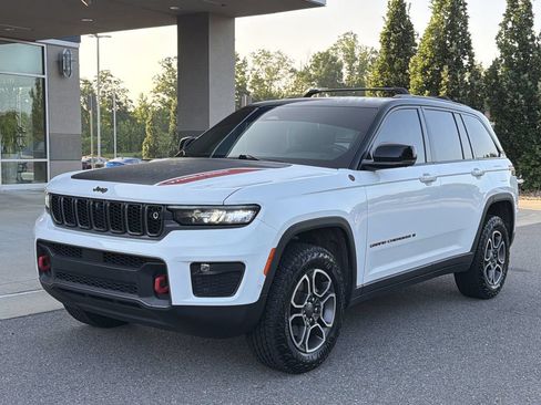 Used 2022 Jeep Grand Cherokee Trailhawk w/ ADV Protech Group II AWD/4WD image 13
