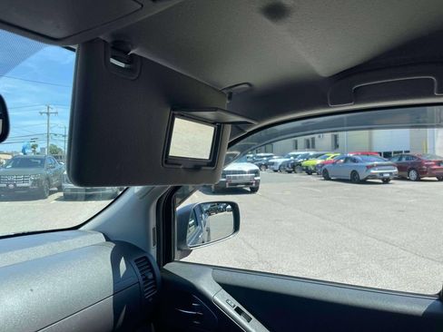 Used 2019 Nissan Frontier PRO-4X AWD/4WD image 32