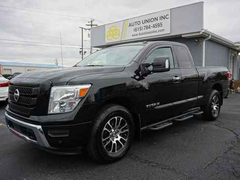 Used 2021 Nissan Titan SV w/ SV Convenience Package image 1