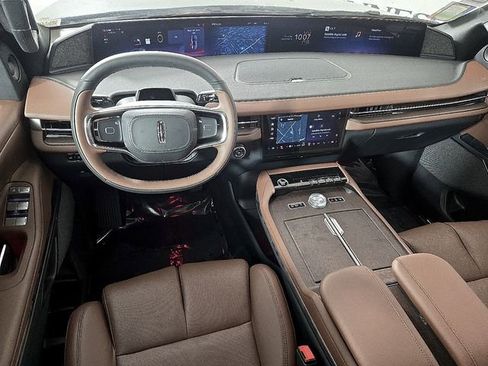 New 2025 Lincoln Navigator L Reserve image 11