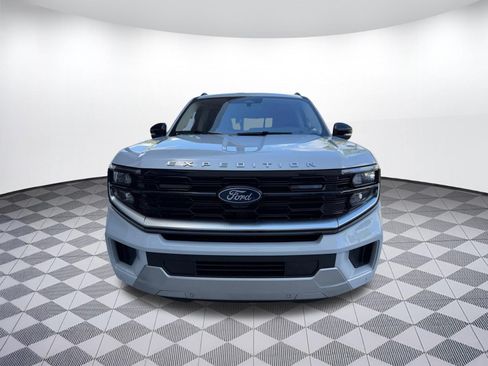 Used 2025 Ford Expedition Platinum AWD/4WD image 6