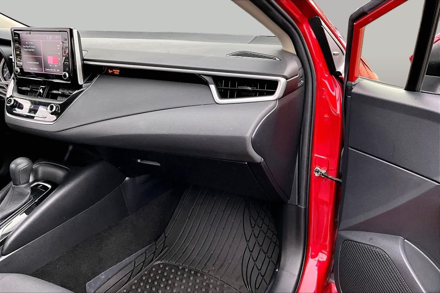 Used 2020 Toyota Corolla LE FWD image 18