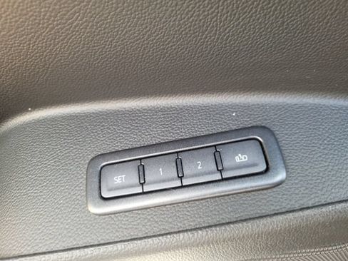 Used 2019 Chevrolet Tahoe Premier w/ Premier Plus Edition RWD image 14