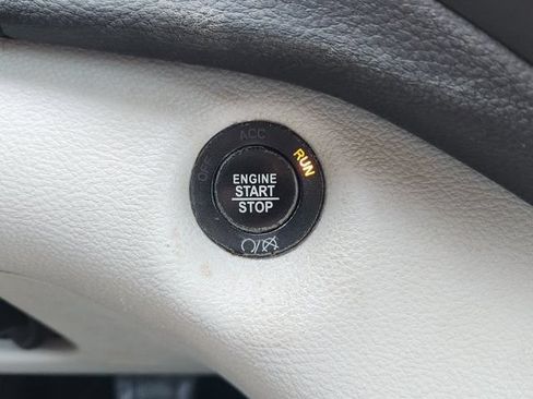 Used 2019 Jeep Cherokee Limited FWD image 18