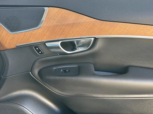 Certified 2025 Volvo XC90 B6 Plus image 21